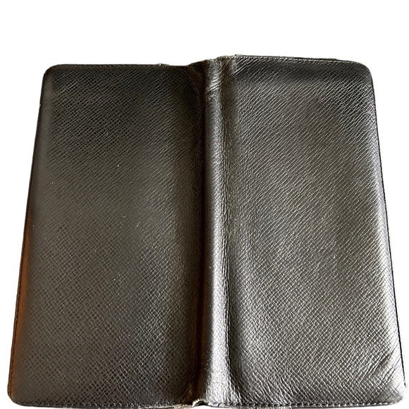 Louis Vuitton Black Taiga Brazza Bifold Long Wallet - Picture 6 of 16